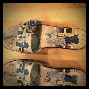 ICON SANDALS SIZE 10 - Beautiful